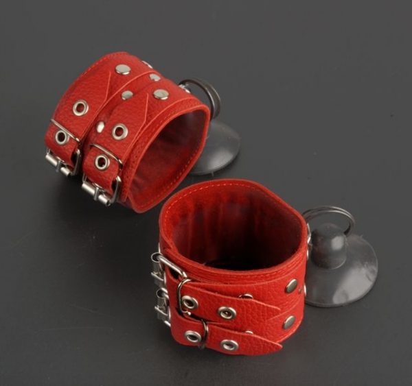 Красные наручники с ремешками на присосках