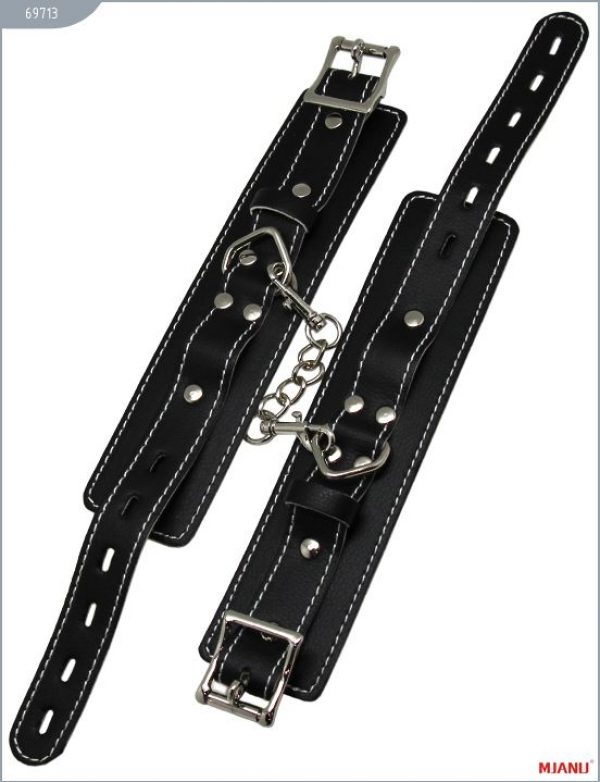 Чёрные кожаные наручники с фиксацией - фото 4